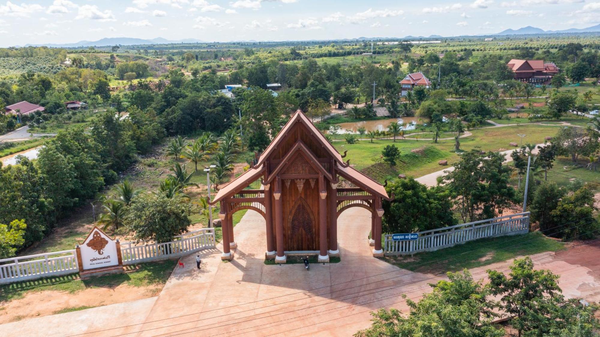 Phum Domnak Domrey Resort Chambok Luaran gambar